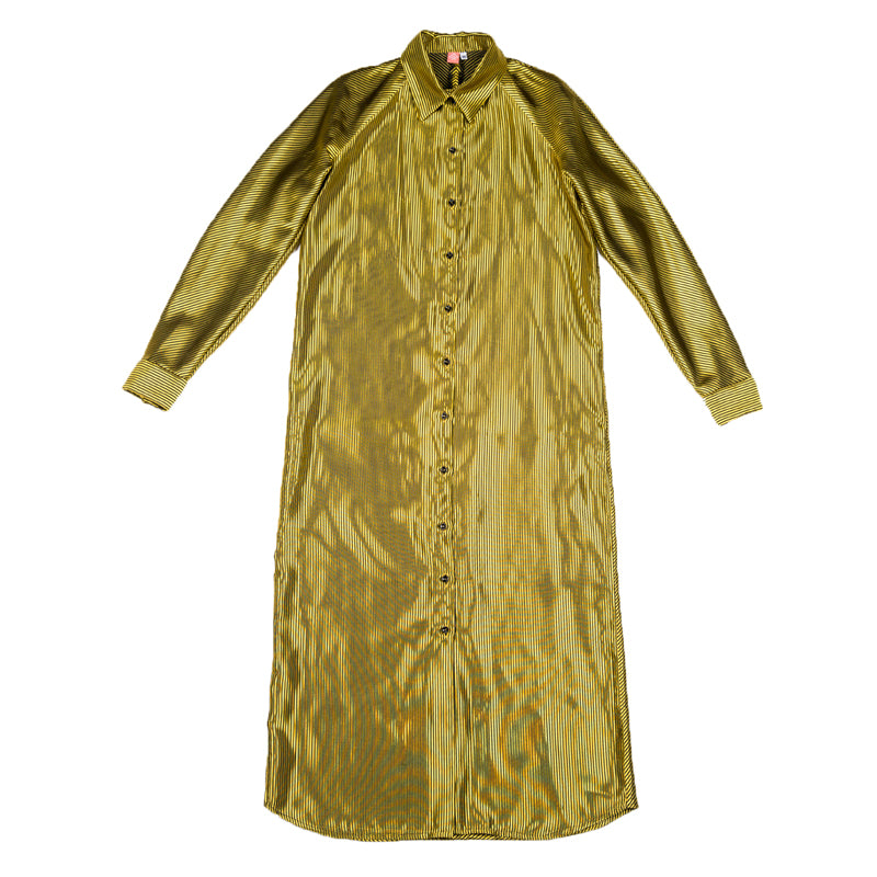 Vestido camisero de hilo dorado y negro con espalda en forma de estrella, mezcla de seda y poliéster, hecho en España. vista delantera. Ana de Valle. Remolona