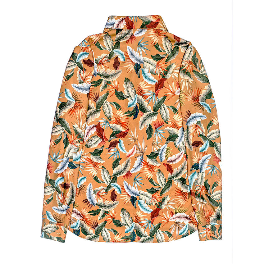 Camisa de seda natural hecha en España, vista de espalda del diseño artesanal de Ana de Valle en Remolona