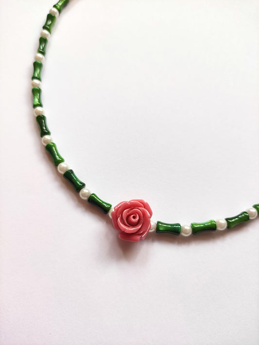 Detalle de las cuentas de pasta del collar Primavera. Ana de Valle. Remolona.