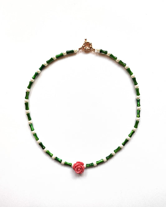 Collar Primavera con cuentas de pasta de colores suaves y cierre metálico dorado. Ana de Valle. Remolona.