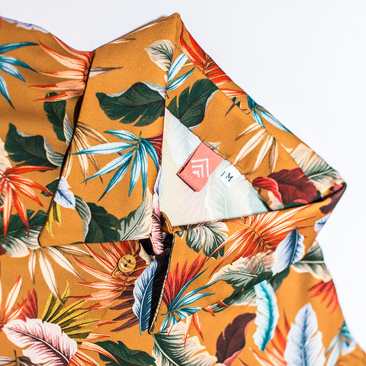 Camisa de seda natural hecha en España, cuello del diseño artesanal de Ana de Valle en Remolona