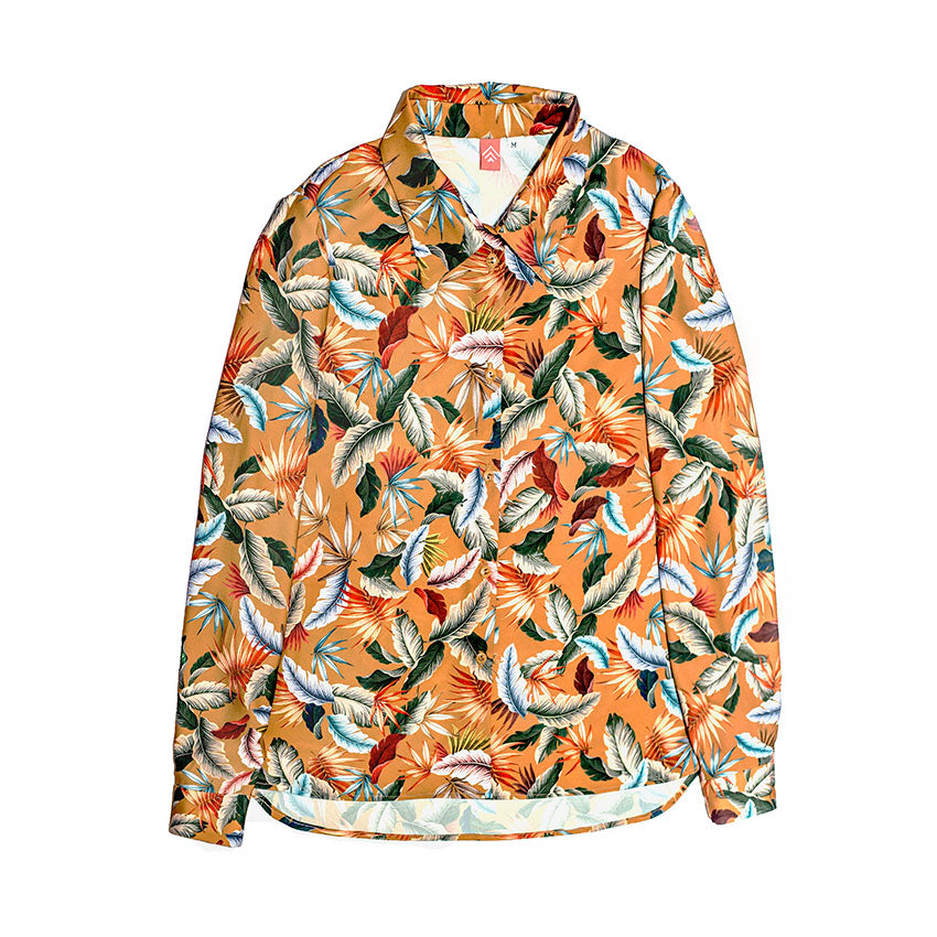 Camisa de seda natural hecha en España, vista delantera del diseño artesanal de Ana de Valle en Remolona