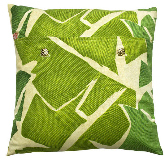 Parte trasera del cojín con botones dorados labrados y estampado vegetal. Ana de Valle. Remolona.