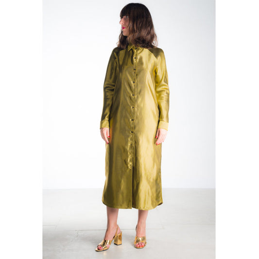 Vestido camisero de hilo dorado y negro con espalda en forma de estrella, mezcla de seda y poliéster, hecho en España. Ana de Valle. Remolona
